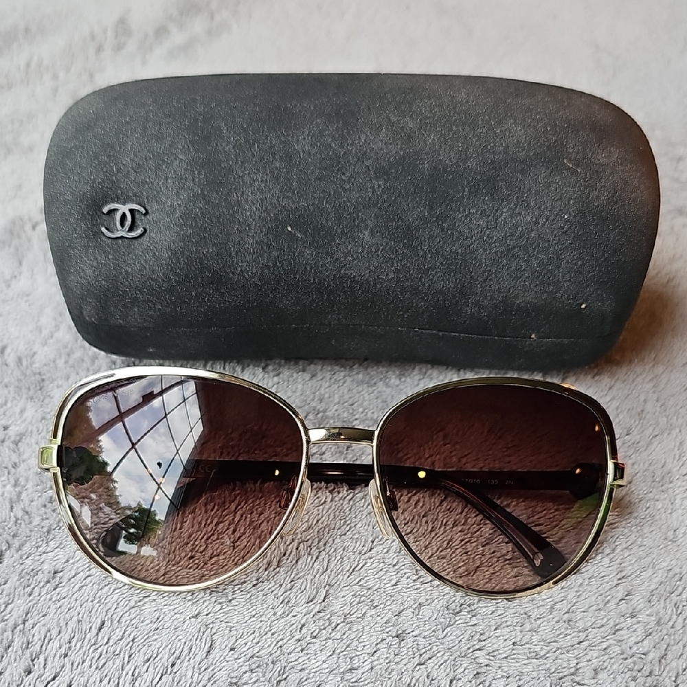 CHANEL Women's Sunglasses with Gold Frame and Brown Lenses - Picture 2 of 11